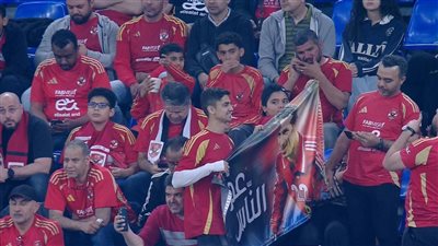 جماهير الأهلي ترفع بانر لـ أبو تريكة: عم الناس