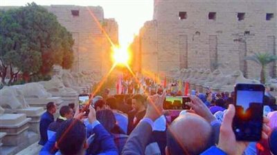 اليوم، تعامد الشمس على قدس الأقداس بمعابد الكرنك بالأقصر 