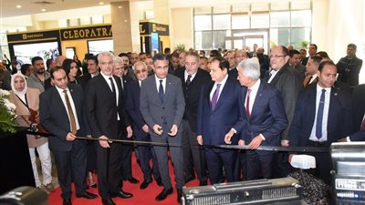 رئيس اتحاد الغرف التجارية يشارك في افتتاح معرص نبيو للذهب 