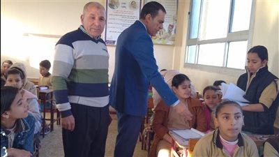 وكيل تعليم الدقهلية يتفقد انتظام العملية التعليمية بالمنصورة 