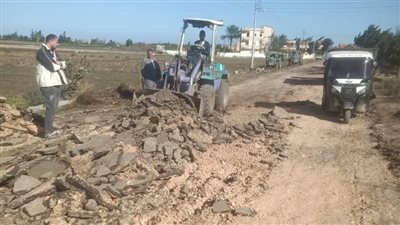رفع كفاءة طريق مصرف كوم حمادة في البحيرة