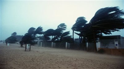 مصرع 11 شخصا في جزيرة مايوت الفرنسية بسبب إعصار (فيديو)