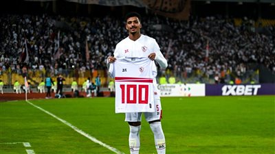حسام عبد المجيد يحتفل بوصوله للمباراة رقم 100 مع الزمالك 