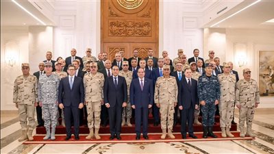 أخبار مصر اليوم: السيسي يجتمع بعدد من قادة القوات المسلحة والأجهزة الأمنية، الأرصاد تحذر من تقلبات جوية وأمطار يومي الثلاثاء والأربعاء، الكهرباء تكشف أسباب خصم رسوم النظافة من فواتير الشحن 