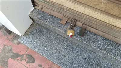 إغلاق 15 محلا تجاريا مخالفا في حملة مكبرة بقنا