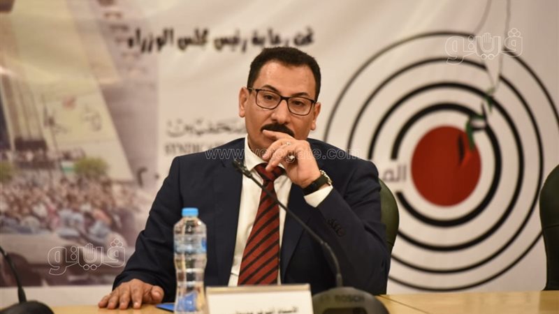 الكاتب الصحفى أشرف