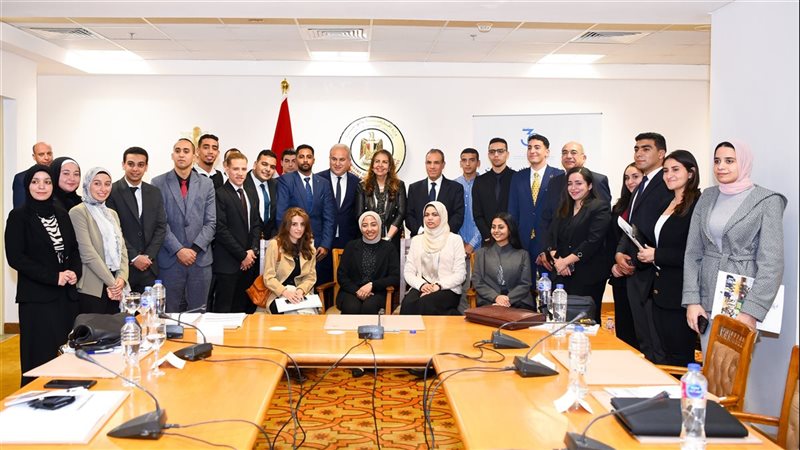 وزير الخارجية خلال
