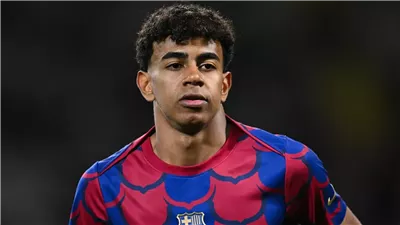 لامين يامال يقود هجوم برشلونة ضد أوساسونا في الدوري الإسباني