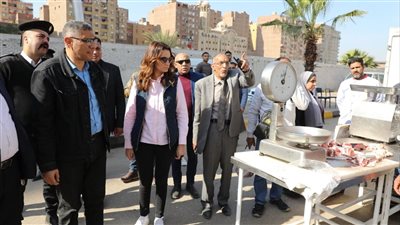محافظ الجيزة للمواطنين: إحنا جايين علشان نخدمكم ونرفع الأعباء عن كاهلكم (صور)