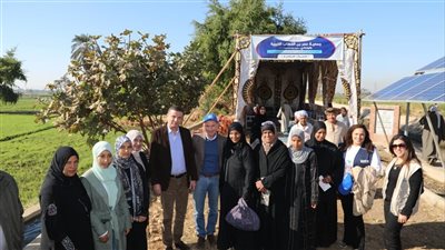 وزير الزراعة يتلقي مزارعي قرية البغدادي بالأقصر 