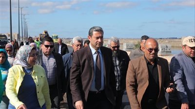 محافظ دمياط يتابع الموقف التنفيذى لمشروع تطوير ورصف طريق شطا 