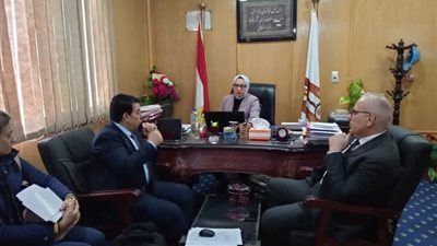 نائب محافظ الوادي الجديد تعقد اجتماعا مع لجنة مراجعة موقف التقنين