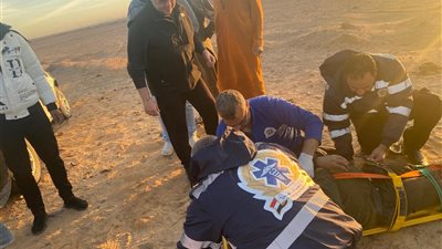 إصابة شخصين فى انقلاب سيارة بطريق رأس غارب