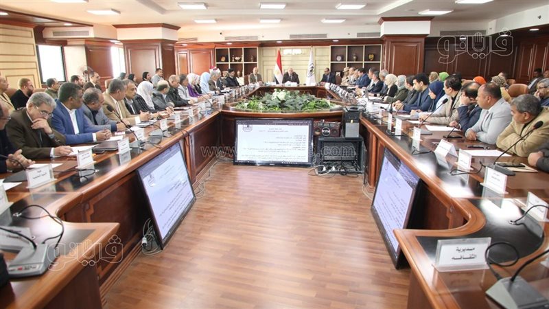 اجتماع محافظ بني