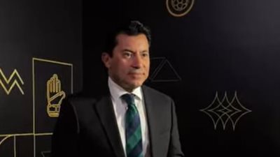 وزير الشباب والرياضة يصل مقر حفل توزيع جوائز الأفضل في إفريقيا (صور)