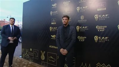 حارس صن داونز يصل حفل توزيع جوائز الأفضل في إفريقيا (صور) 