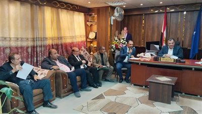 وكيل تعليم دمياط يجتمع مع مجلس الأمناء لمتابعة استعدادات امتحانات نصف العام