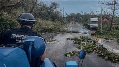 ماكرون يعلن الحداد الوطني بعد تعرض إقليم مايوت لإعصار مدمر (فيديو)
