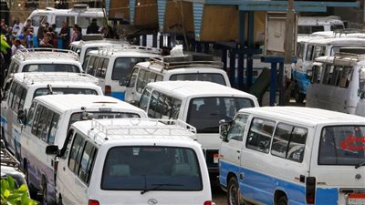 قبل إعلانها رسميا، مصادر تكشف تفاصيل تعريفة الركوب الجديدة لسيارات السرفيس بالجيزة