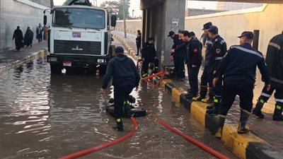 انفجار ماسورة لمياه الشرب أسفل نفق الشعراوي في بنها (صور)