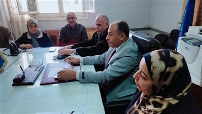 وكيل زراعة البحيرة يعقد اجتماعا لحل مشاكل المساقى والمصارف الزراعية (صور)