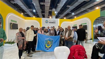 وفد طلابي من جامعة دمنهور يزور معرض تراثنا للحرف اليدوية (صور)