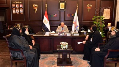 محافظ الأقصر يستقبل رهبان دير الأنبا متاؤوس الفاخورى (صور)