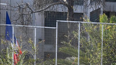 رفع العلم الفرنسي على مبنى سفارة باريس في دمشق لأول مرة منذ 2012 (فيديو)