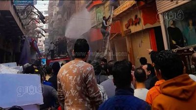 حريق يلتهم مخزن بشارع العباسي القديم في المحلة (صور)