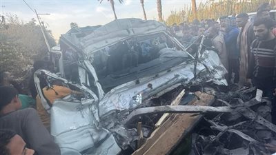  نيابة أسيوط تعاين حادث مصرع 13 شخصا وإصابة آخرين في تصادم تريلا بميكروباص