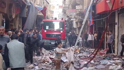 إصابة 14 شخصًا في حريق مخزن مفروشات بالمحلة