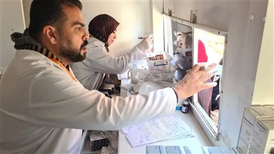 فحص 791 مواطنا خلال قافلة طبية مجانية بقرية الحرية بالبحيرة (صور)