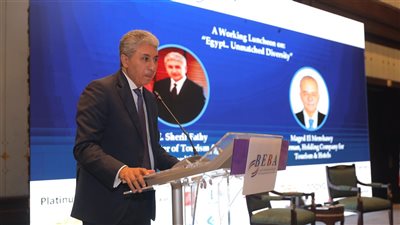 وزير الآثار يكشف خطة تحقيق رقم قياسي جديد في أعداد السائحين الوافدين