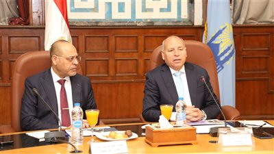 محافظ القاهرة يبحث مع وزير العمل نشر ثقافة السلامة والصحة المهنية