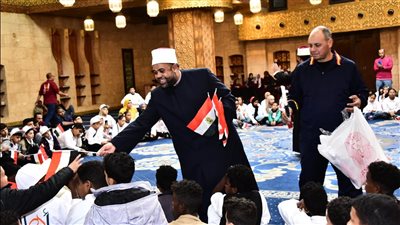 أطفال المحافظات الحدودية في زيارة لمسجد الصحابة بشرم الشيخ (صور)