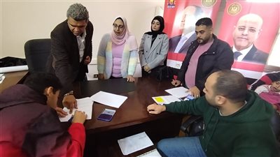 وزير العمل يُسلم عقود عمل جديدة لذوي همم بمحافظة القاهرة (صور)