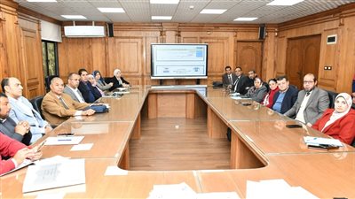 مجلس شئون خدمة المجتمع بجامعة القناة يناقش مشروعات محو الأمية