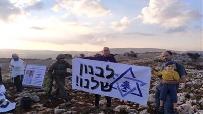 إسرائيليون يعبرون الحدود مع لبنان وينصبون خيامًا في مارون الرأس (فيديو وصور)