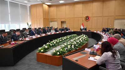 وزير الصناعة يبحث مع وفود 5 شركات بيلاروسية سبل تعزيز التعاون