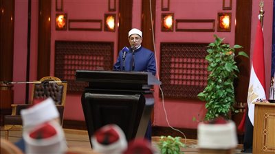 رئيس جامعة الأزهر يدعو لسن تشريع يجرم وضع الأسماء الأجنبية على المحلات والشركات 