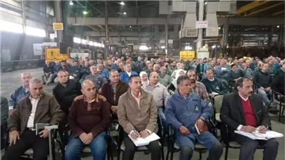 رئيس مجلس إدارة مصنع 200 الحربي يجتمع مع العاملين (صور) 