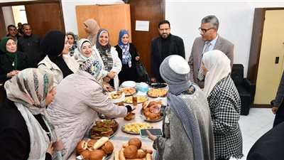 افتتاح معرض منتجات طلاب قسم الاقتصاد المنزلي بتربية القناة (صور) 
