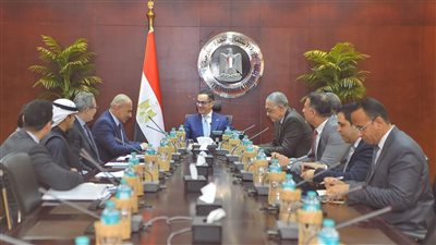 وزير الاستثمار يستعرض تطورات مشروع شركة سيزار باك في مجال إعادة التدوير