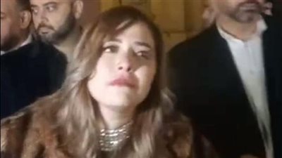 زوجة محمد رحيم تنهار بالبكاء في حفل تكريم اسمه بالأوبرا |صور