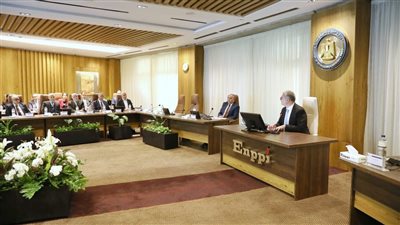 وزير البترول يلتقي قيادات شركة إنبي لبحث الموقف التنفيذي للمشروعات