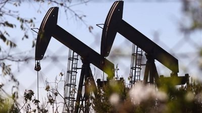 بعد الذهب، انخفاض سعر النفط بعد إشارات المركزي الأمريكي عن الفائدة في 2025