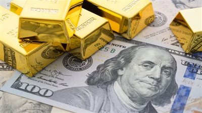 تحركات في الذهب وتذبذب بالدولار.. قراءة في أهم المؤشرات الاقتصادية.. والكشف عن سر علاقة تصريحات الفيدرالي الأمريكي بالأسعار عالميا
