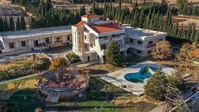 منشط للرجال وزجاجات فودكا، أسرار من داخل مغارة ماهر الأسد (فيديو وصور)