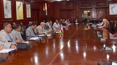 محافظ الأقصر يناقش موقف أعمال منظومة التقنين واسترداد الأراضى