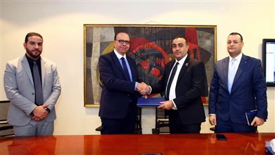 رئيس هيئة المعارض يوقع بروتوكول تعاون مع نظيره الليبي لبناء جسور من التجارة بين البلدين